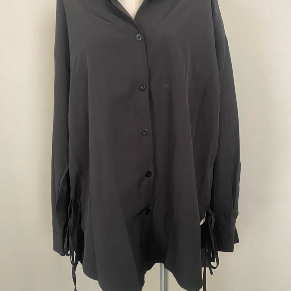 SHEIN Black Boxy Button Down Shirt with Notched Collar NWOT - Picture 1 of 12